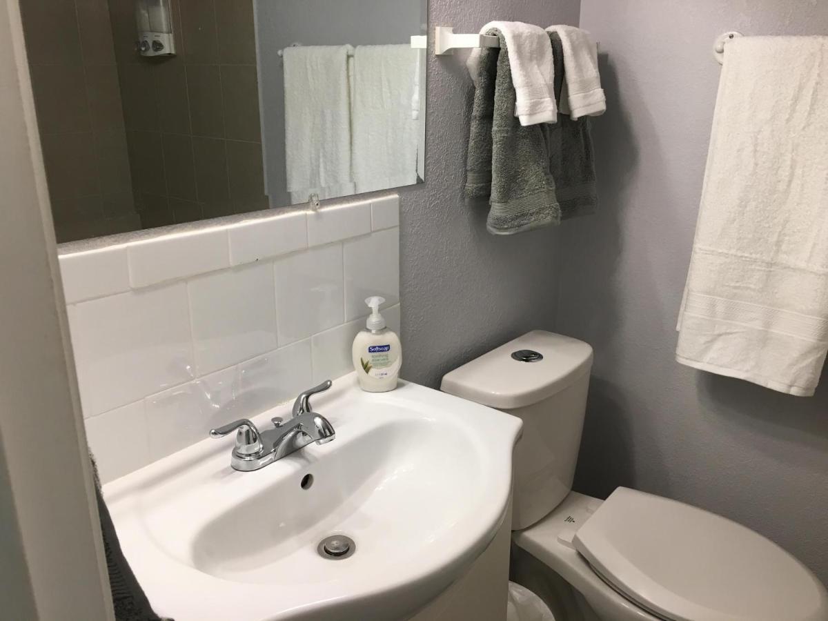 Easy Access Full Duplex - Sleeps 12 Βίλα Lethbridge Εξωτερικό φωτογραφία