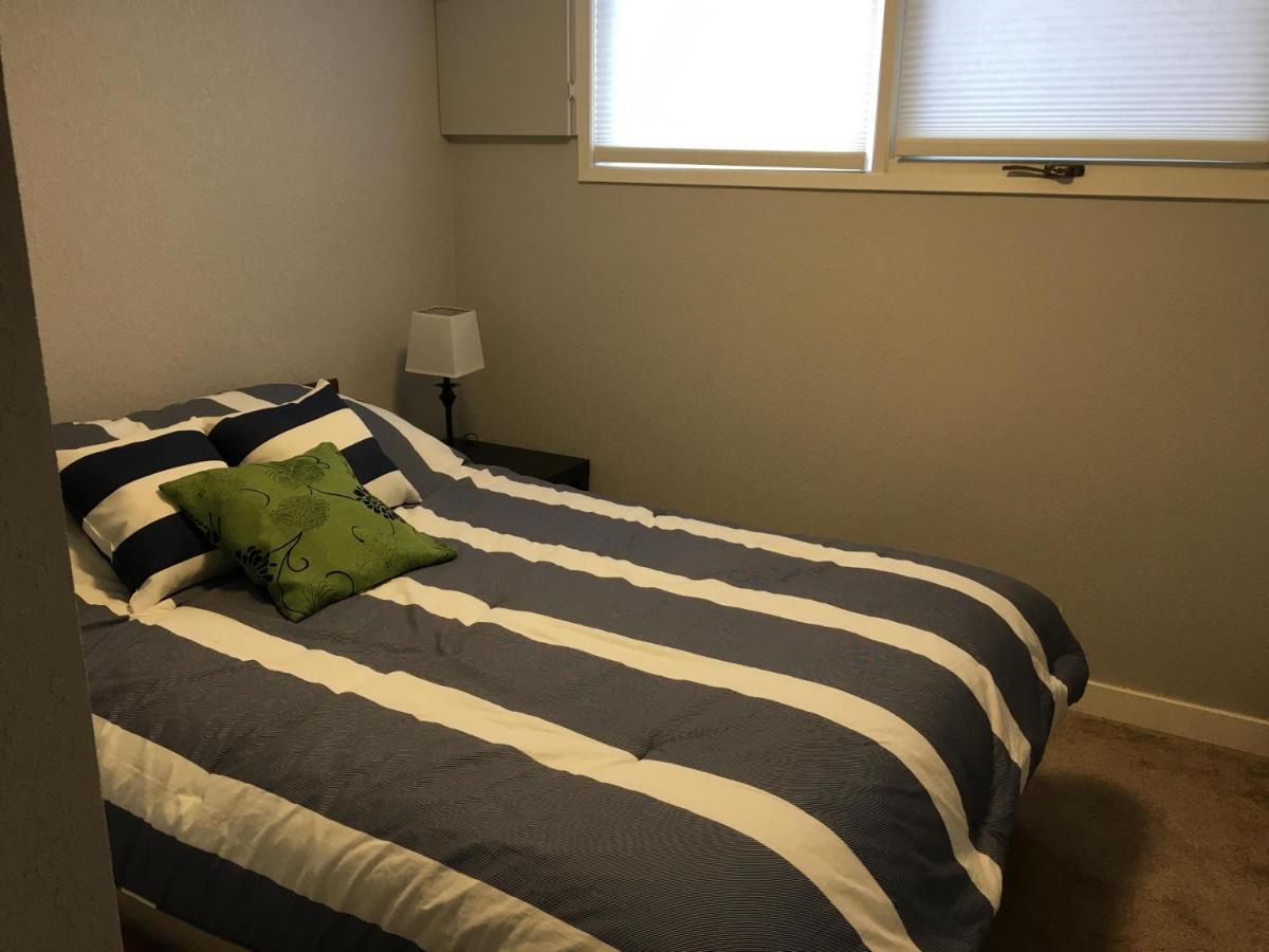 Easy Access Full Duplex - Sleeps 12 Βίλα Lethbridge Εξωτερικό φωτογραφία